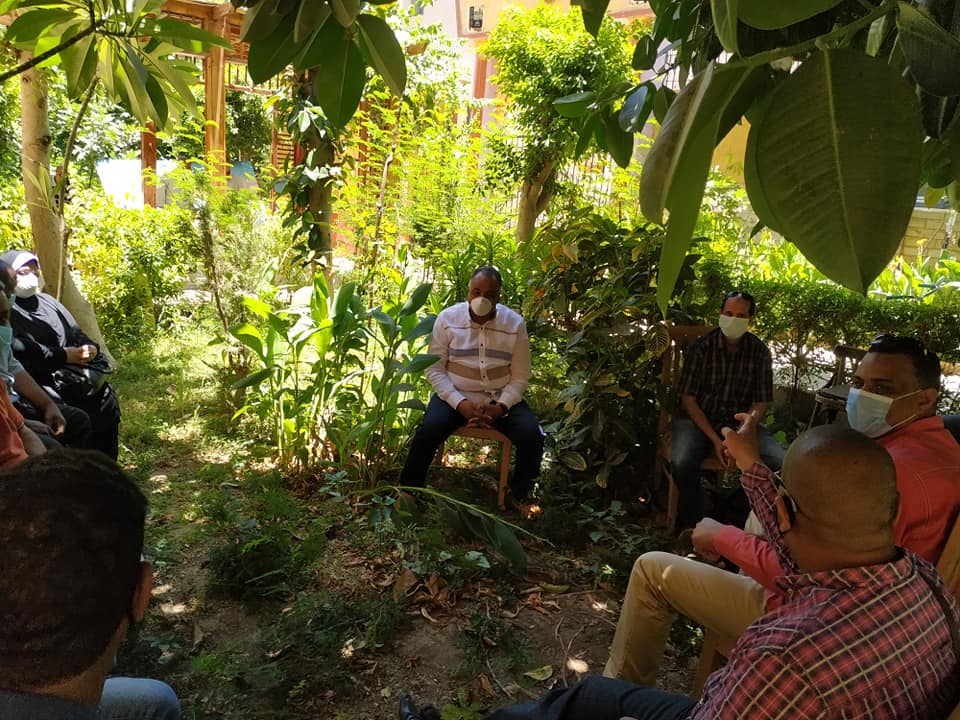 إجتماع بحديقة المديرية تطبيقاً للإجراءات الإحترازية لمنع إنتشار العدوى إجتماع بحديقة المديرية تطبيقاً للإجراءات الإحترازية لمنع إنتشار العدوى