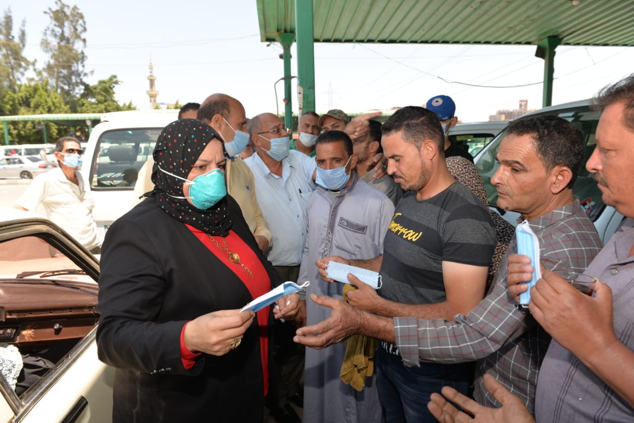 جولة سكرتير محافظ الدقهلية على مواقف السرفيس والسيارات (2)