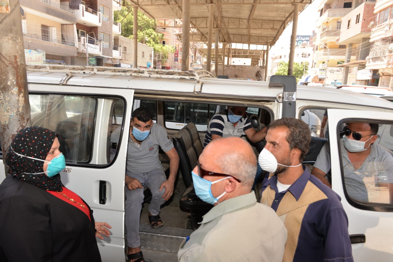 جولة سكرتير محافظ الدقهلية على مواقف السرفيس والسيارات (4)