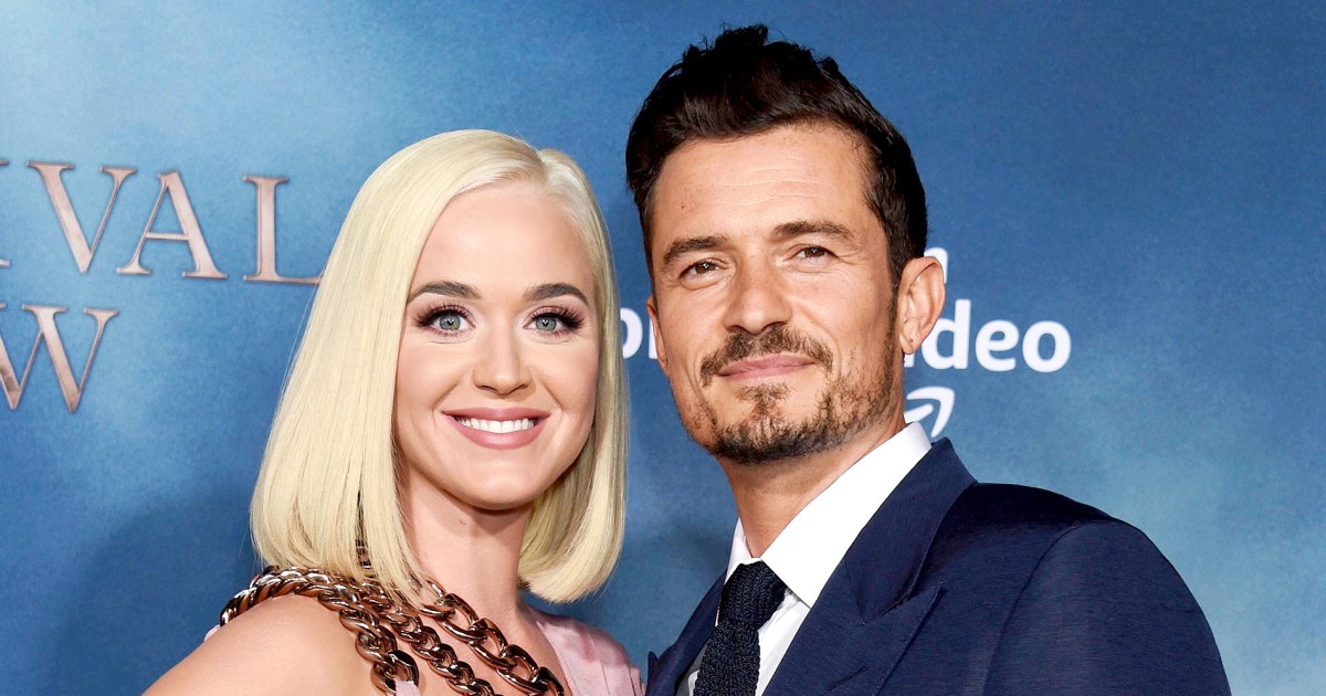159268-Katy-Perry-and-Orlando-Bloom-Have-FaceTime-Date-With-Their-Dogs