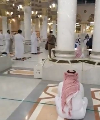 الشرطة تتابع تطبيق قواعد التباعد داخل المسجد