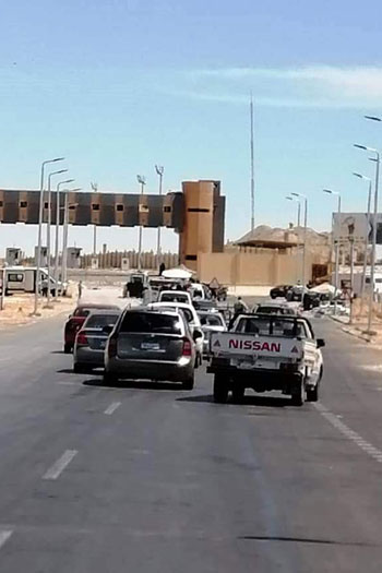 فحص المواطنين بالكواشف السريعة بالنقطة الطبية  (4)