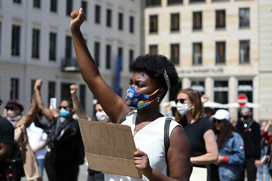 2020-05-31T110925Z_1351061335_RC2NZG9DBICO_RTRMADP_3_MINNEAPOLIS-POLICE-PROTESTS-GERMANY