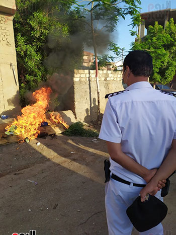 إشعال النيران فى نعش شقيقة (6)