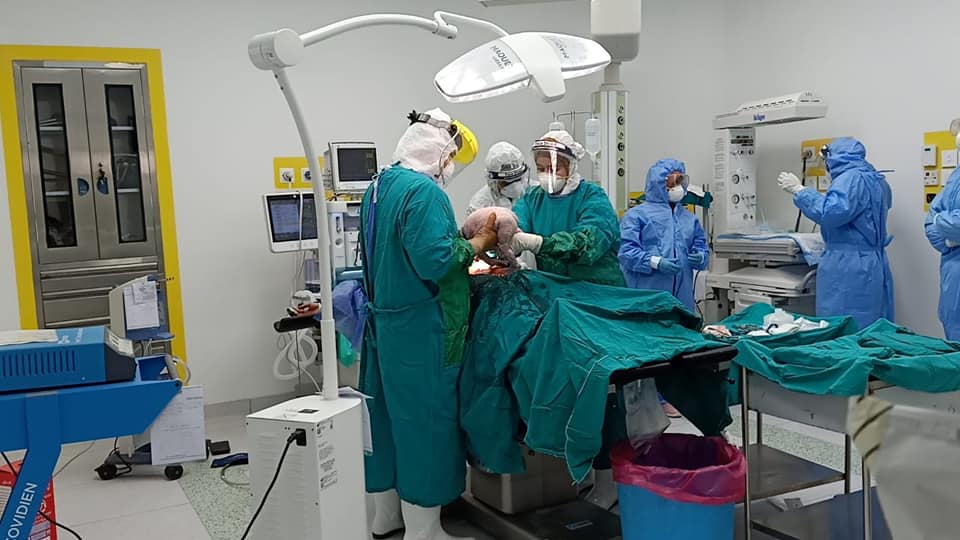 لحظة خروج الطفل آدم للنور بقلب مستشفى الحجر الصحى