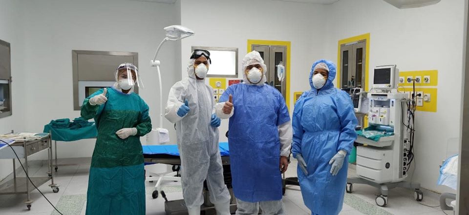 فرحة الفريق الطبى بعد إجراء سابع عملية ولادة بالمستشفى