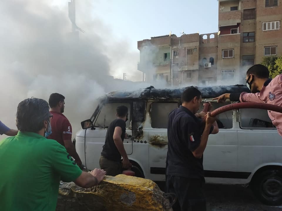 حريق سيارة ميكروباص حريق سيارة ميكروباص