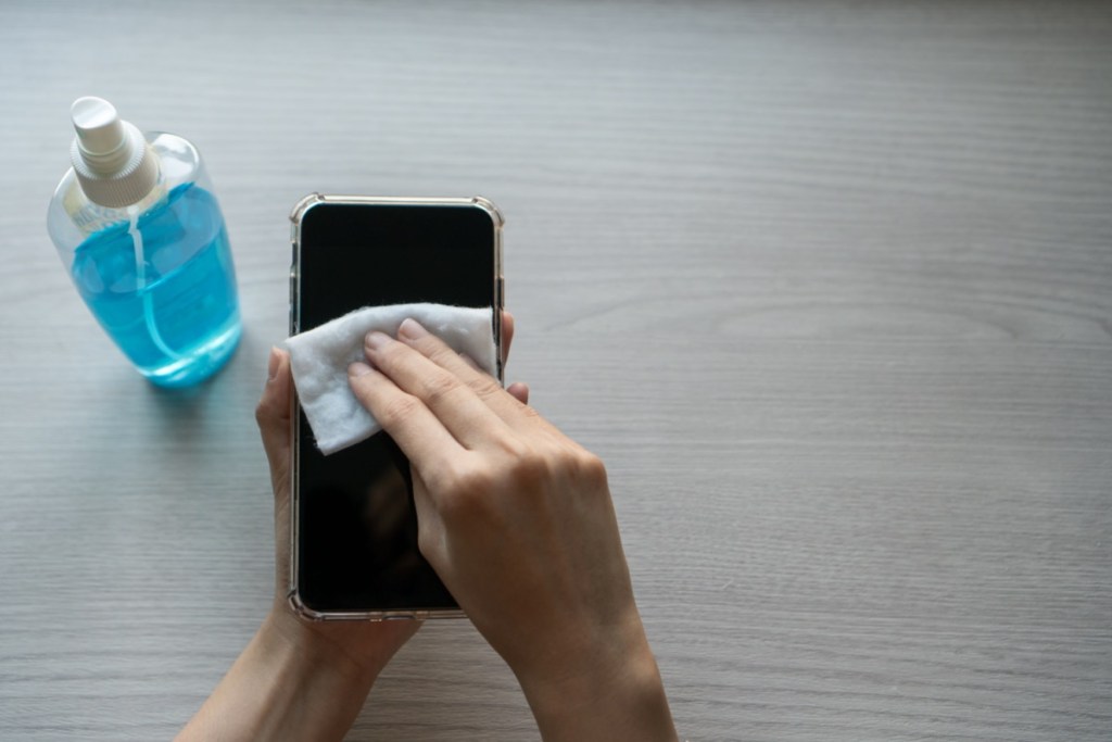 woman-cleaning-disinfecting-phone woman-cleaning-disinfecting-phone