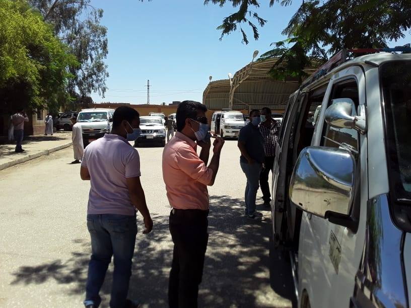 جولة لمتابعة ارتداء الكمامة الطبية بمواقف البياضية جولة لمتابعة ارتداء الكمامة الطبية بمواقف البياضية