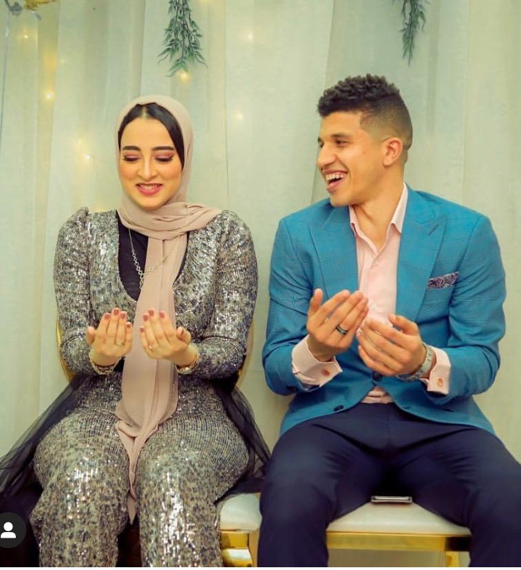 محمج عبد الغنى و خطيبته منى محمج عبد الغنى و خطيبته منى