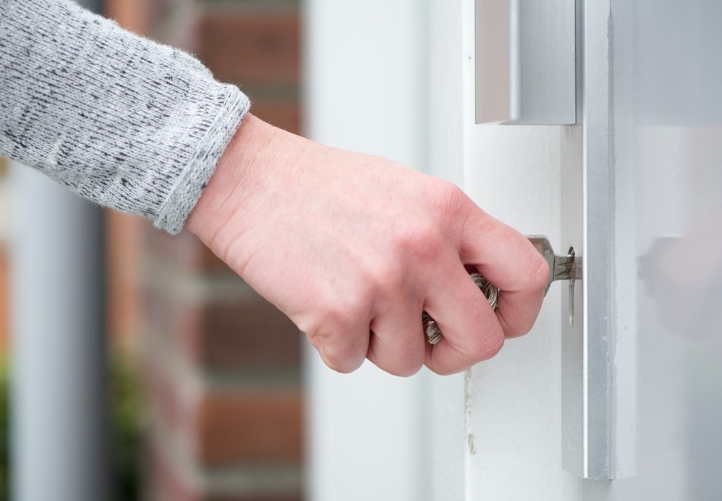 keys-hand-door