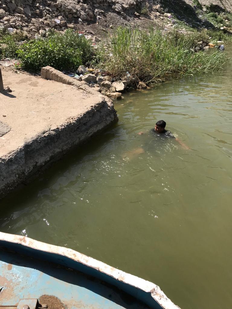 نهر النيل فى زفتى ملاذ الأطفال للهروب من حرارة الشمس فى نهار رمضان (8)