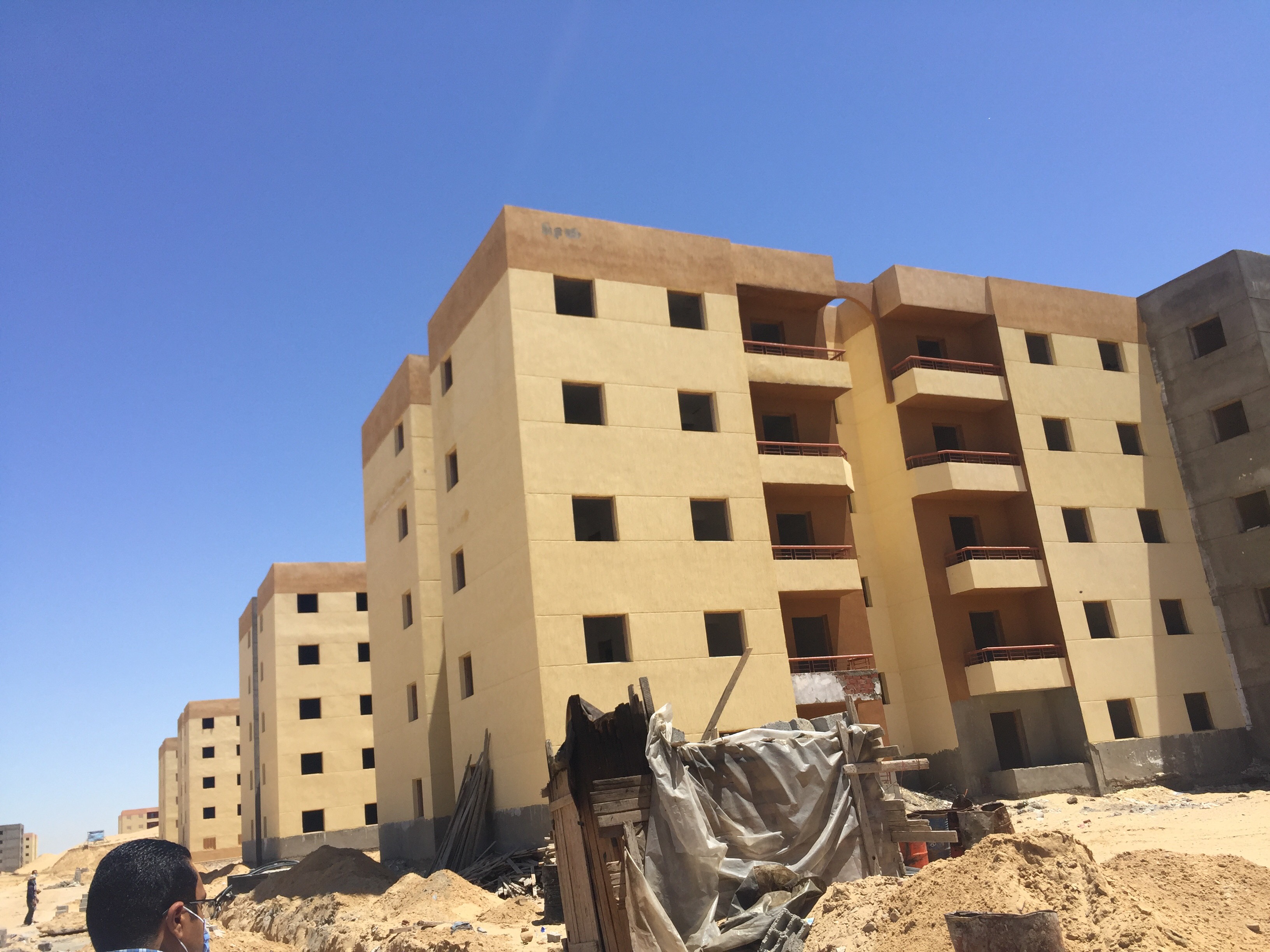 محافظ بورسعيد ووزيرى الإسكان والشباب يتفقدون المدينة المليونية (4)