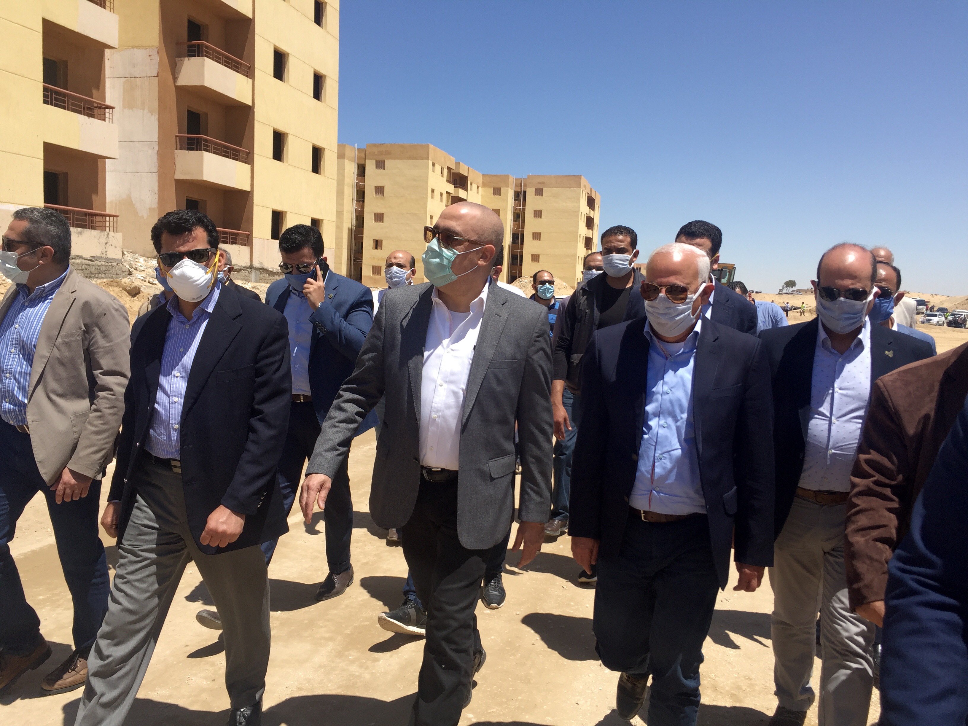 محافظ بورسعيد ووزيرى الإسكان والشباب يتفقدون المدينة المليونية (14)
