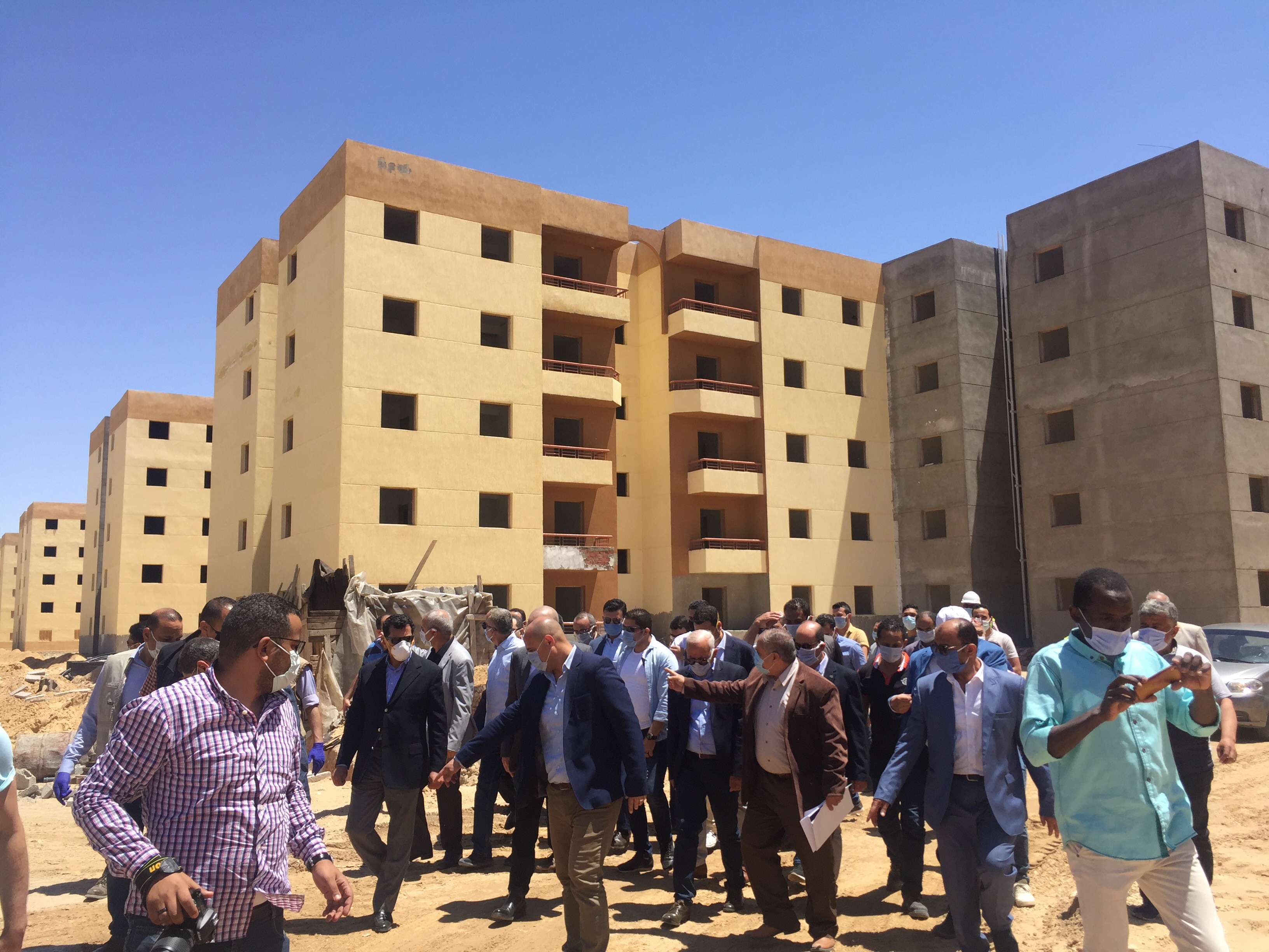 محافظ بورسعيد ووزيرى الإسكان والشباب يتفقدون المدينة المليونية (5)