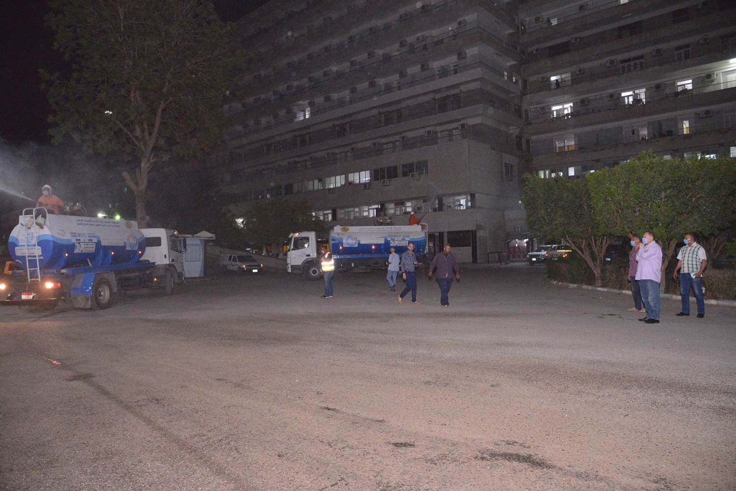 محافظ أسيوط يقود حملة مسائية لتطهير المستشفيات الجامعية ومستشفى الراجحى (5)