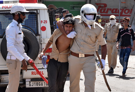 القبض على مشاركين فى إحتجاج عمال مهاجرين فى الهند
