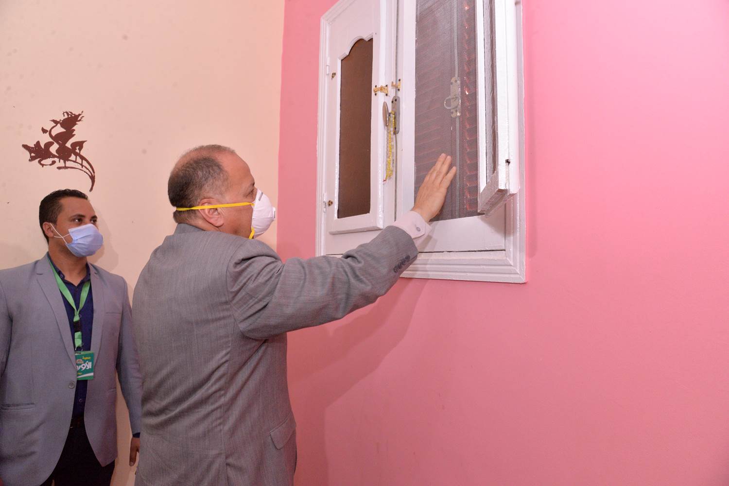 محافظ أسيوط يشهد تسليم 30 منزل بنزلة باقور (12)