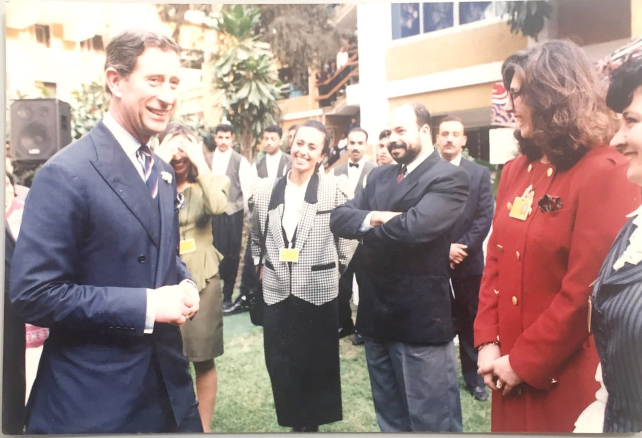 1ملحق صور للأمير شارلز والأخيرة ديانا ورئيسة الوزراء السابقة تاتشر في زيارة لمكتبة المجلس الثقافي البريطاني في الثمانينات