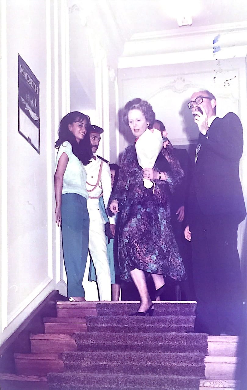 ملحق صور للأمير شارلز والأخيرة ديانا ورئيسة الوزراء السابقة تاتشر في زيارة لمكتبة المجلس الثقافي البريطاني في الثمانينات 3