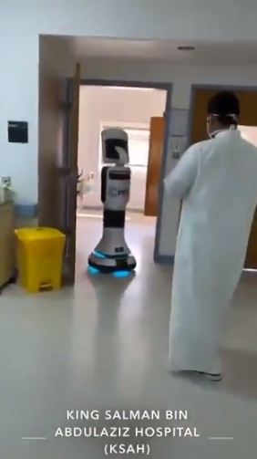 استخدام روبوت فى مستشفى الملك سلمان