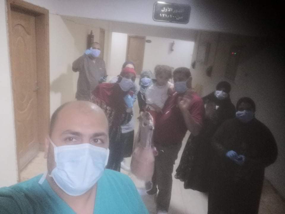 خروج متعافين من فيروس كورونا من مستشفى تمى الامديد بالدقهلية (6)