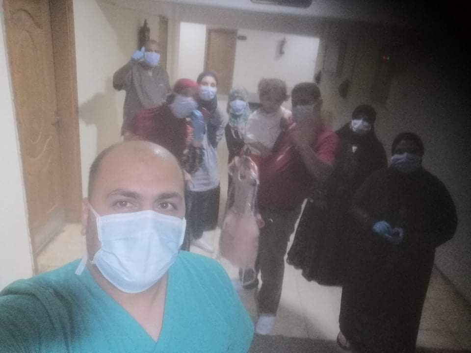 خروج متعافين من فيروس كورونا من مستشفى تمى الامديد بالدقهلية (5)