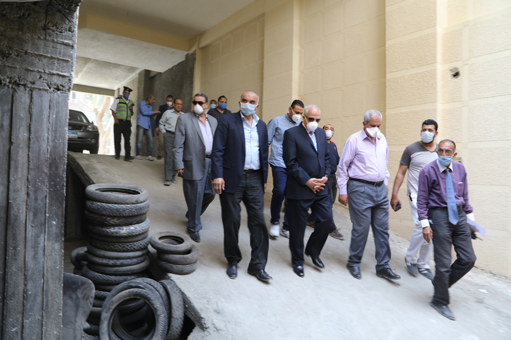 محافظ الجيزة يقود حملة لفتح الجراجات المغلقه (1)