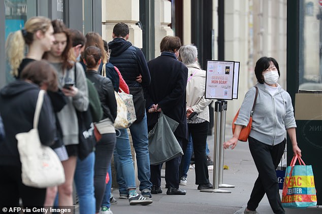 27990350-8285461-People_queue_outside_a_supermarket_in_Paris_today_France_has_bee-a-25_1588626038462