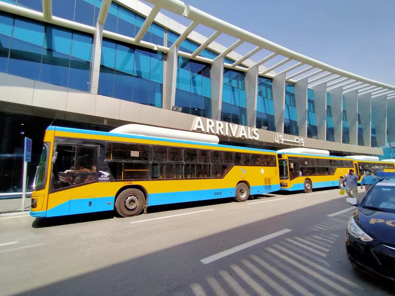 اتوبيسات النقل العام تنقل المصريين العائدين من الكويت للحجر الصحى  (16)