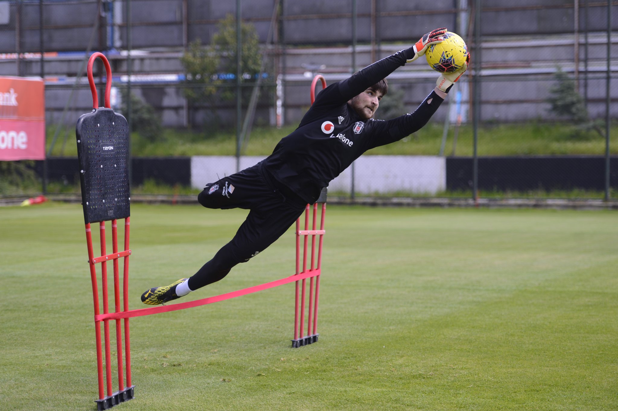 جانب من تدريبات حراس المرمى جانب من تدريبات حراس المرمى