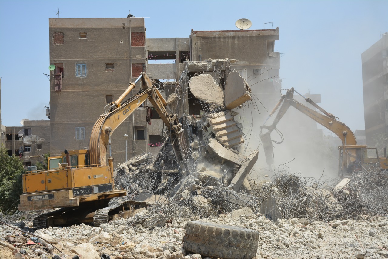 محافظ القاهرة يتفقد أعمال الإزالات على مساحة 38 ألف متر بالبساتين (4)