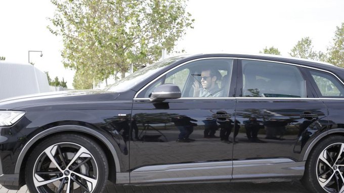 جاريث بيل داخل سياراته جاريث بيل داخل سياراته