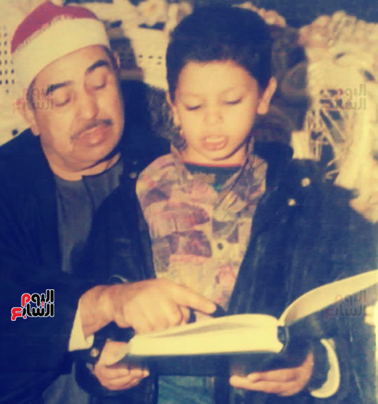 الطبلاوى الصغير مع والده الراحل محمد الطبلاوى