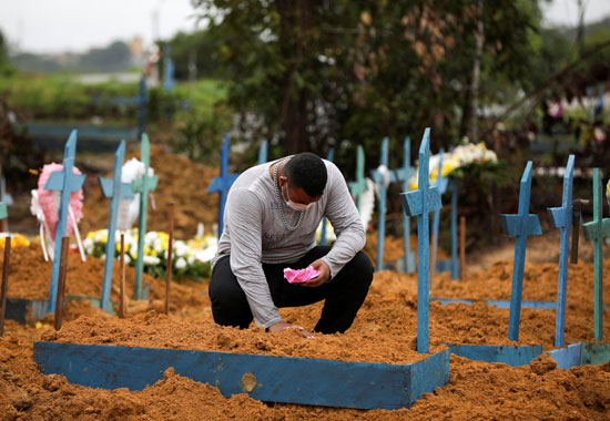 أحد أقارب الضحايا بعد دفن الجثث
