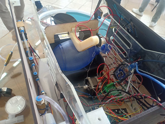 طلاب جامعة الإسكندرية يواجهون كورونا بابتكار أجهزة للتنفس الصناعى (9)
