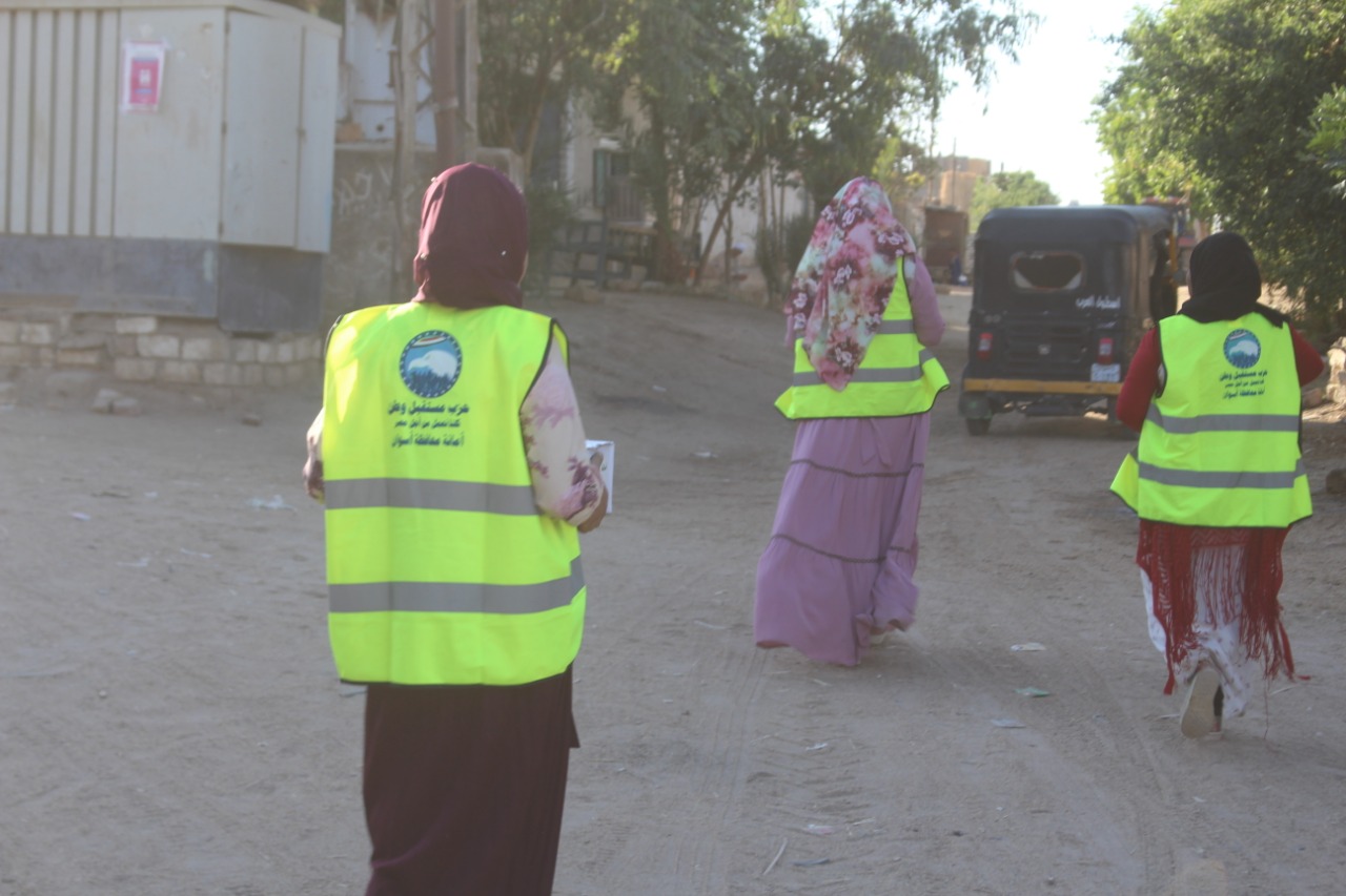 توزيع مساعدات رمضانية على قرى مركز إدفو (2)
