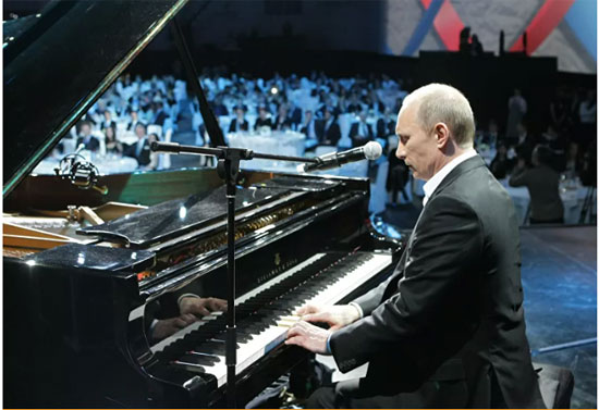 الرئيس الروسي فلاديمير بوتين خلال مهرجان في مدينة سانت بطرسبرج