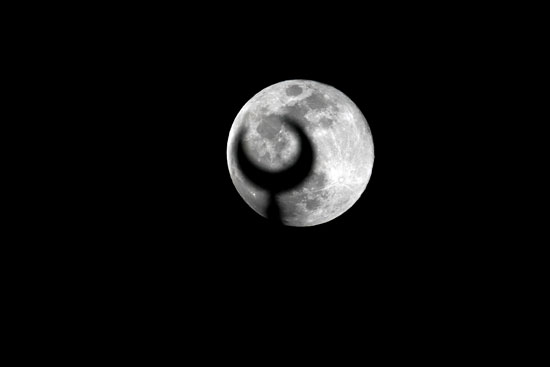 القمر العملاق فى سماء باكستان