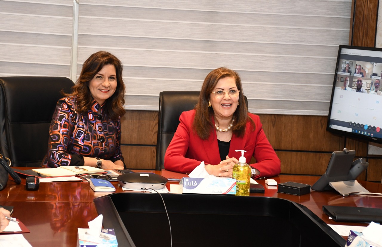 هالة السعيد ونبيلة مكرم