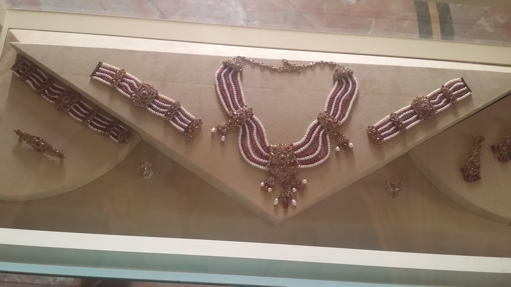 مقتنيات متحف المجوهرات الملكية (7)