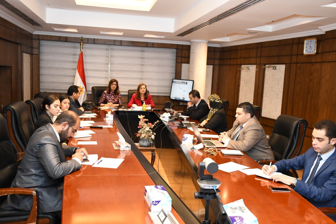 وزيرتا التخطيط والهجرة وعدد من قيادات الوزارتين