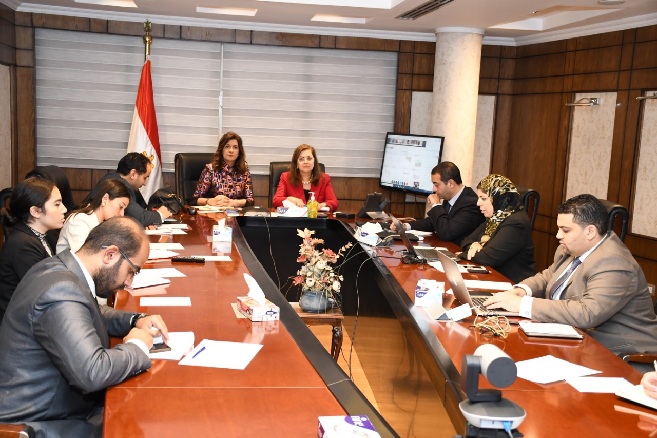 هالة السعيد ونبيلة مكرم وعدد من القيادات