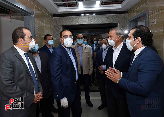 رئيس الوزراء يتفقد مشروع تطوير مستشفى كفر شكر المركزى (9)