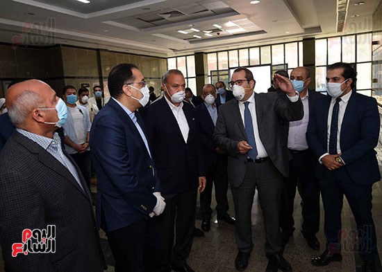 رئيس الوزراء يتفقد مشروع تطوير مستشفى كفر شكر المركزى (5)