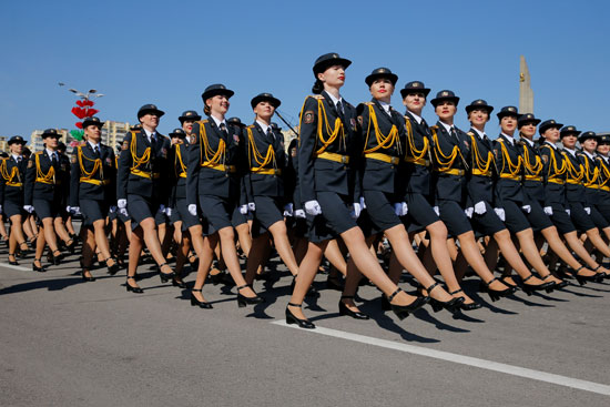 مجندات الجيش البيلاروسى المشاركون بالاحتفالات
