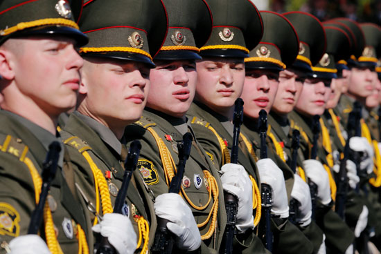 مجندين الجيش البيلاروسى المشاركون بالعروض