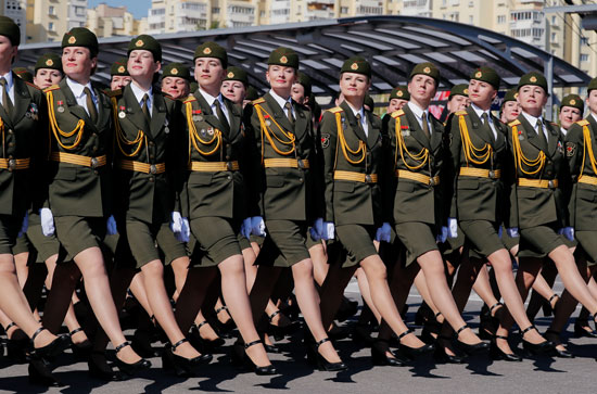 مجندات الجيش البيلاروسى المشاركون باحتفالات عيد النصر