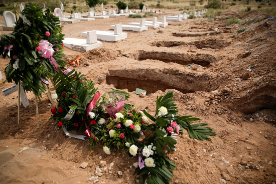 فتح مقابر لضحايا فيروس كورونا فى المكسيك