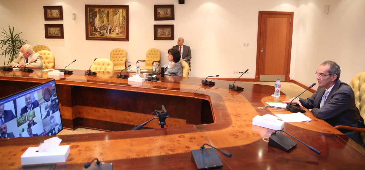 وزير الاتصالات يشهد توقيع الاتفاق بالفيديو كنفرانس